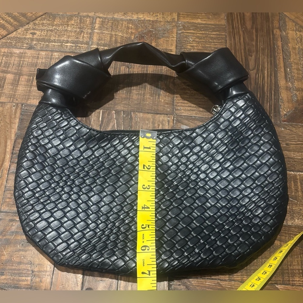 Black Woven Handbag, great condition inside and out ! - Picture 6 of 9